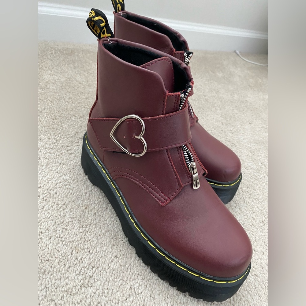 Combat boots